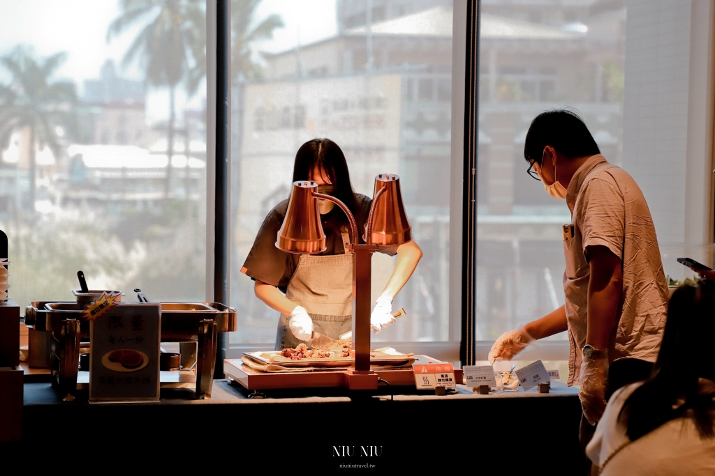 嘉義智選假日酒店｜IHG集團旗下酒店：嘉義火車站步行五分鐘，高CP值住宿推薦，鬆餅下午茶還有哈密瓜霜淇淋任你吃