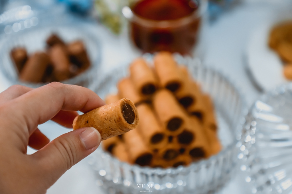 日月潭伴手禮｜哖記紅茶蛋捲，伊達邵老街多種口味包餡拇指蛋捲、花系列花蝴蝶蛋捲，還有紅茶霜淇淋千萬別錯過