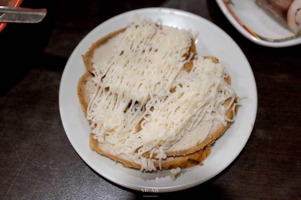 台南美食推薦｜秀里蚵嗲，巷弄人氣排隊美食，川燙小卷、魚卵沙拉、蒜香蛤蜊、小卷酥，菜單價位