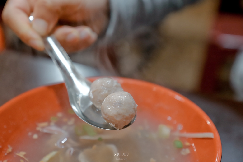 台南美食推薦｜秀里蚵嗲，巷弄人氣排隊美食，川燙小卷、魚卵沙拉、蒜香蛤蜊、小卷酥，菜單價位