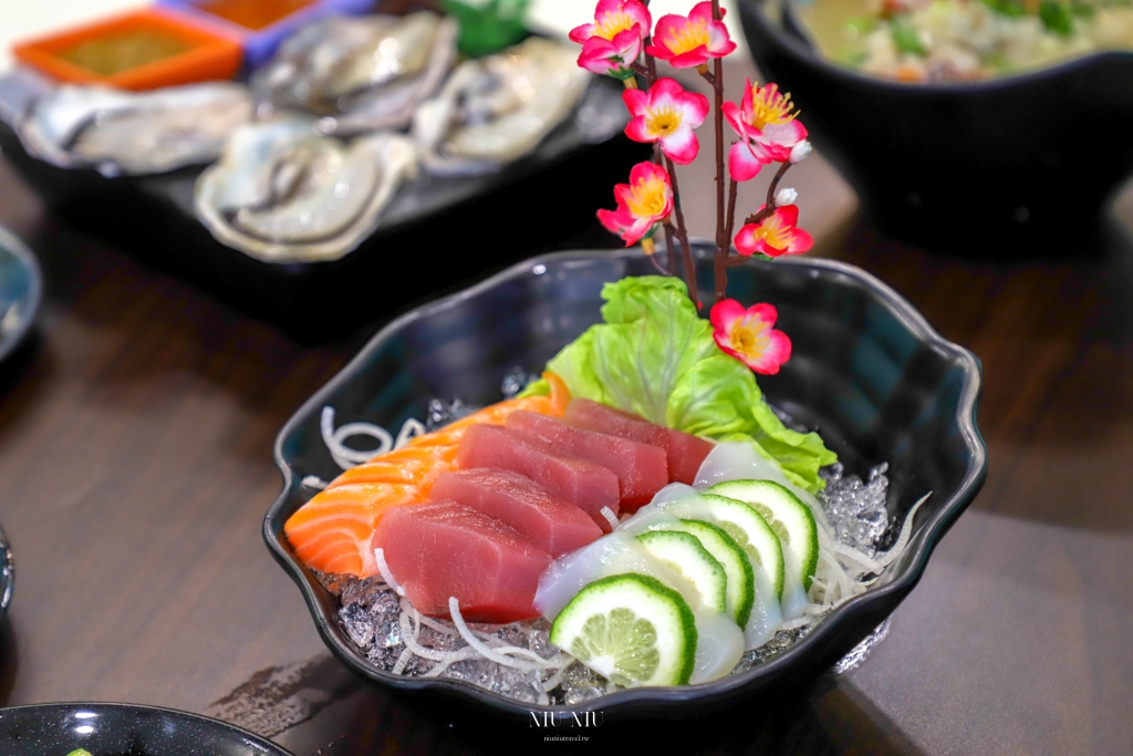 船帆石美食推薦｜海咖現撈海產，有價目表的海鮮熱炒，大推必點日本生蠔、綜合生魚片、招牌乾煎倒吊魚，來支持永續海洋生態的暖心老闆