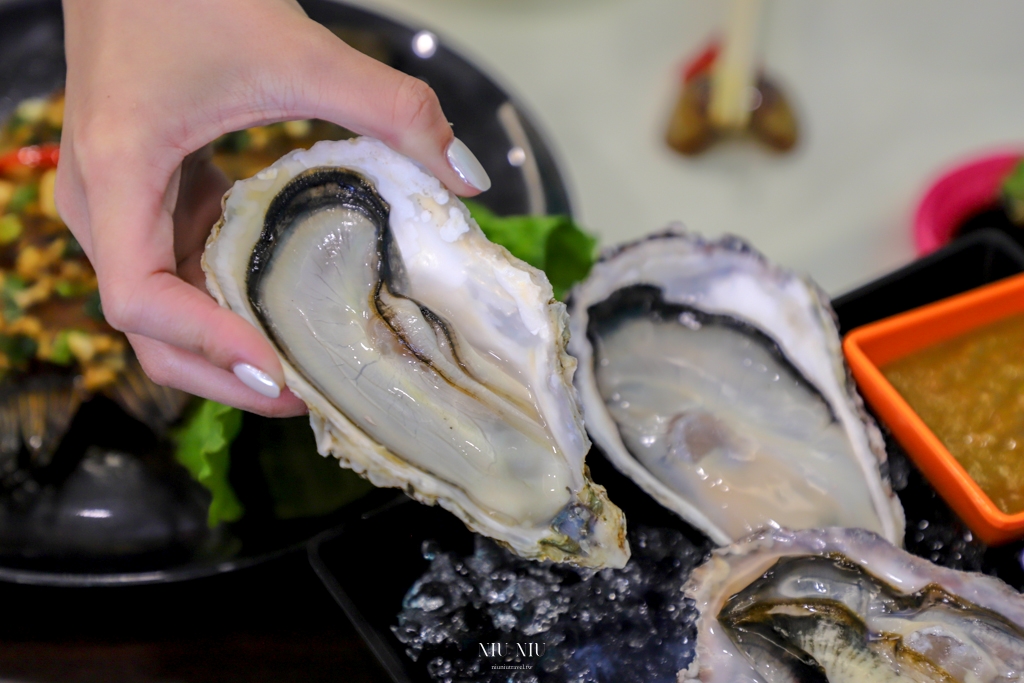 船帆石美食推薦｜海咖現撈海產，有價目表的海鮮熱炒，大推必點日本生蠔、綜合生魚片、招牌乾煎倒吊魚，來支持永續海洋生態的暖心老闆