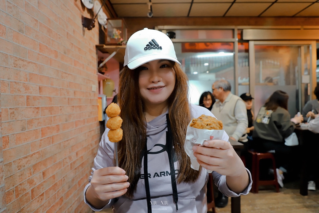 台南美食推薦｜秀里蚵嗲，巷弄人氣排隊美食，川燙小卷、魚卵沙拉、蒜香蛤蜊、小卷酥，菜單價位