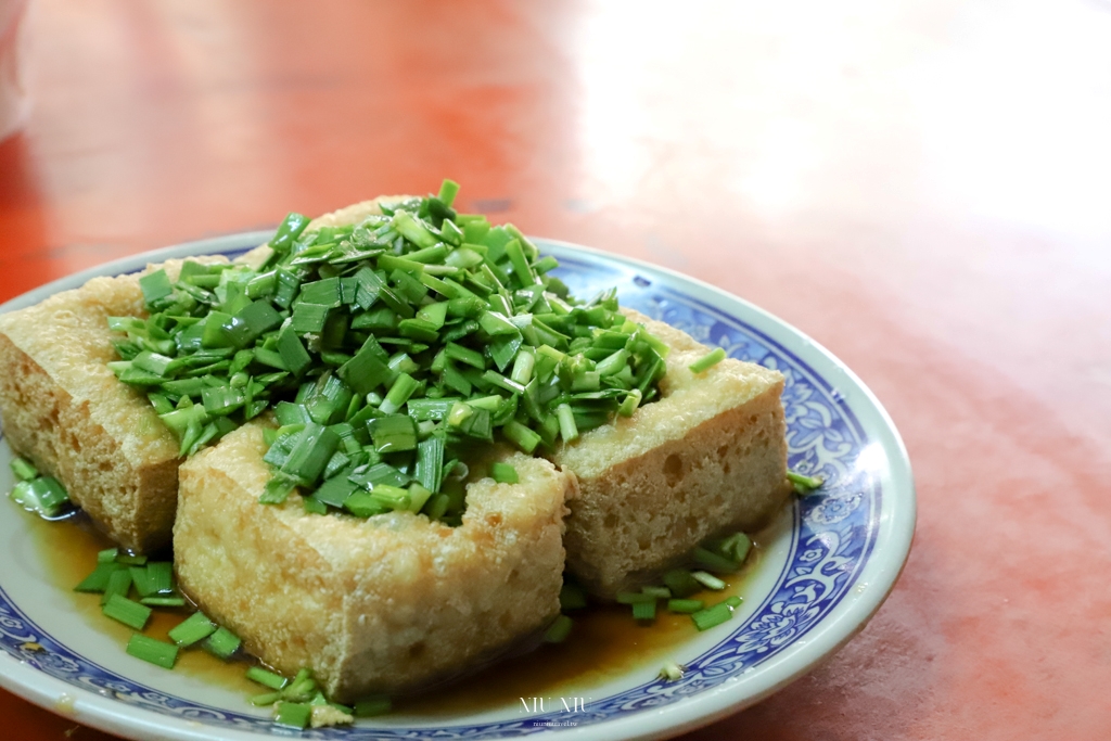 花蓮鳳林美食｜游翁韭菜臭豆腐，現炸韭菜的獨特美味，菜單上每一種都必點