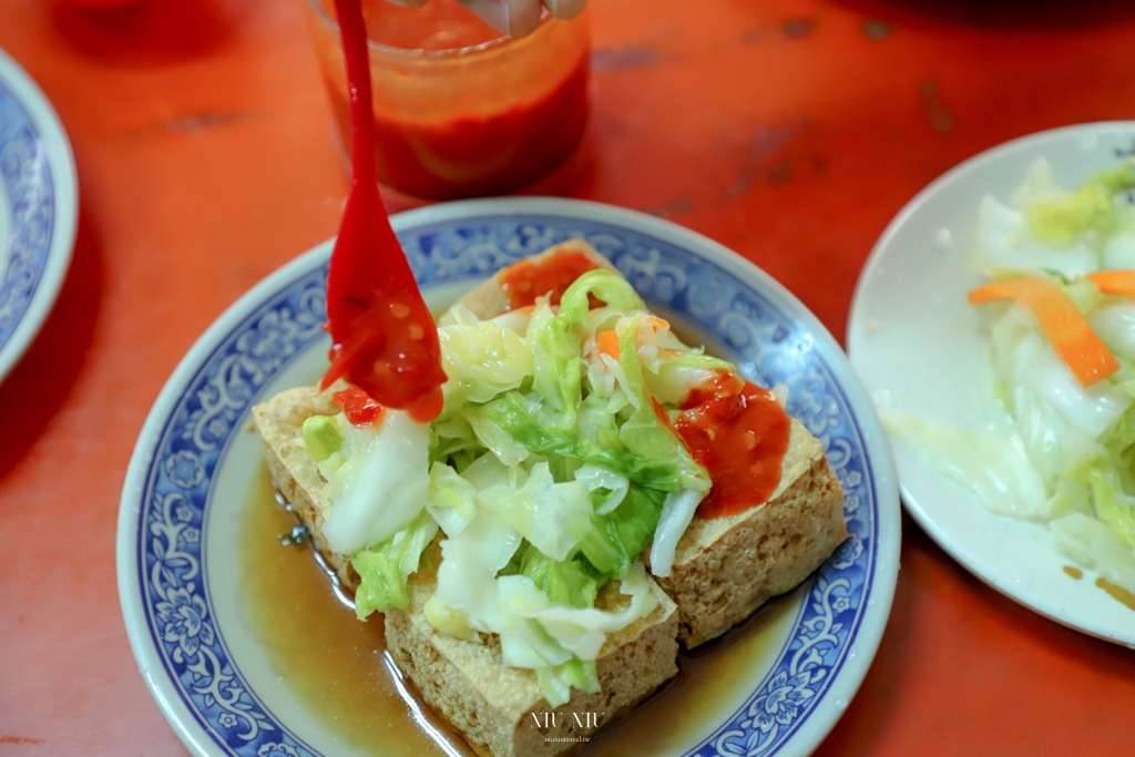 花蓮鳳林美食｜游翁韭菜臭豆腐，現炸韭菜的獨特美味，菜單上每一種都必點