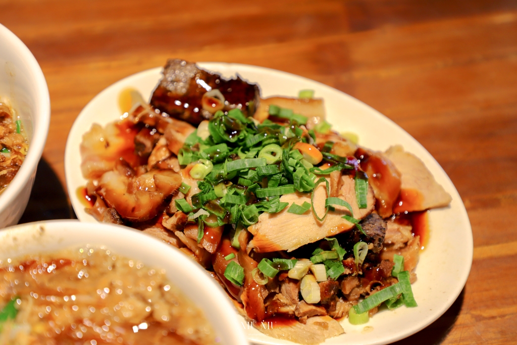 台東美食推薦｜榕樹下米苔目，滷味竟然比米苔目還好吃，搬家後依然人氣不減