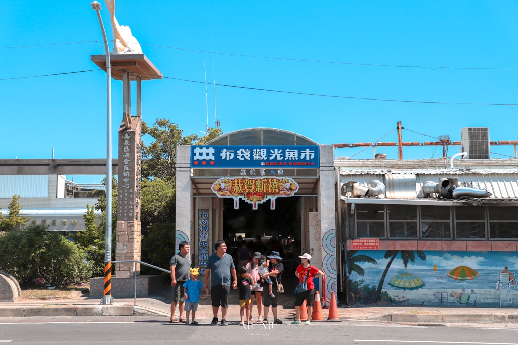 布袋觀光魚市美食推薦｜布袋海鮮(林)A1店，在地30年老店平價海鮮餐廳，必點蝦卵炒飯、蟹黃海鮮、花蟹，還要爽吃肥美布袋鮮蚵