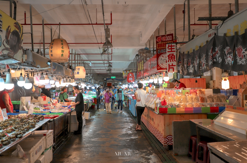 布袋觀光魚市美食推薦｜布袋海鮮(林)A1店，在地30年老店平價海鮮餐廳，必點蝦卵炒飯、蟹黃海鮮、花蟹，還要爽吃肥美布袋鮮蚵