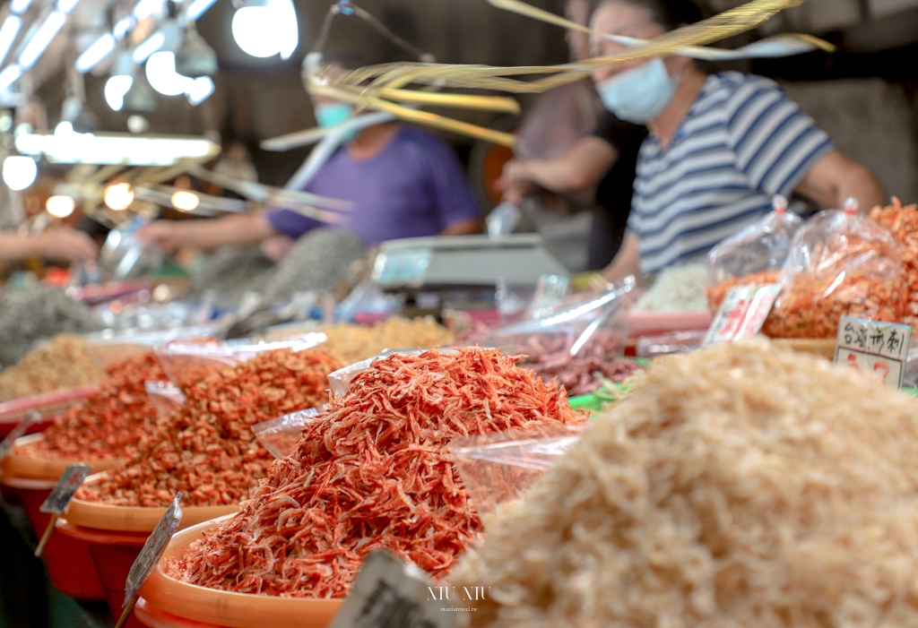 布袋觀光魚市美食推薦｜布袋海鮮(林)A1店，在地30年老店平價海鮮餐廳，必點蝦卵炒飯、蟹黃海鮮、花蟹，還要爽吃肥美布袋鮮蚵