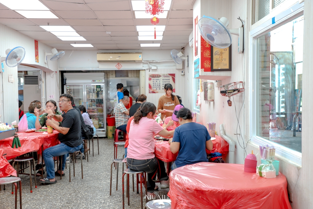 布袋觀光魚市美食推薦｜布袋海鮮(林)A1店，在地30年老店平價海鮮餐廳，必點蝦卵炒飯、蟹黃海鮮、花蟹，還要爽吃肥美布袋鮮蚵