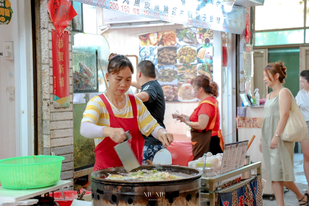 布袋觀光魚市美食推薦｜布袋海鮮(林)A1店，在地30年老店平價海鮮餐廳，必點蝦卵炒飯、蟹黃海鮮、花蟹，還要爽吃肥美布袋鮮蚵