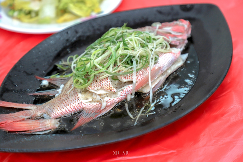 布袋觀光魚市美食推薦｜布袋海鮮(林)A1店，在地30年老店平價海鮮餐廳，必點蝦卵炒飯、蟹黃海鮮、花蟹，還要爽吃肥美布袋鮮蚵