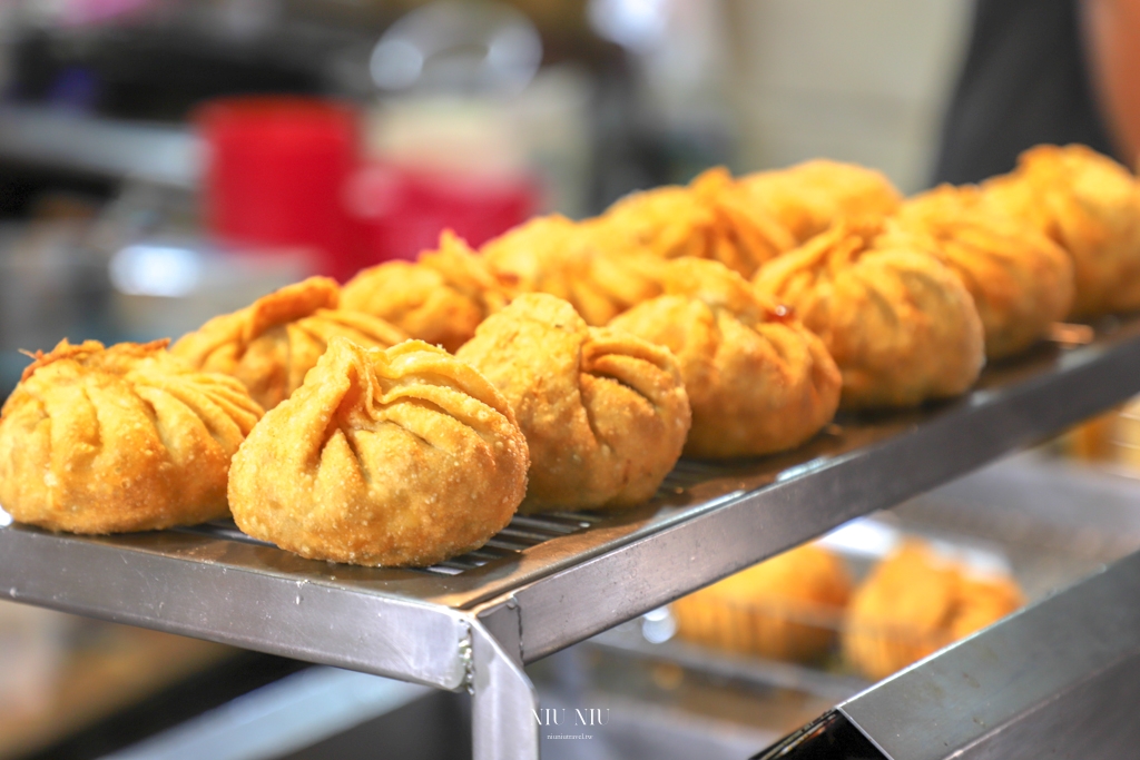 布袋觀光魚市美食推薦｜布袋海鮮(林)A1店，在地30年老店平價海鮮餐廳，必點蝦卵炒飯、蟹黃海鮮、花蟹，還要爽吃肥美布袋鮮蚵