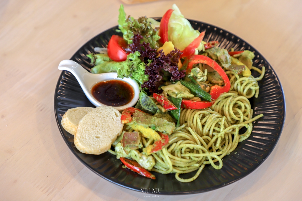 台東景點美食地圖｜臺東故事館，書店/選物/複合式咖啡廳，大推必點戰神鐵人餐、仙女餐