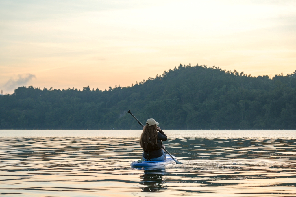 What SUP Instructor划涉立槳｜日月潭SUP體驗教學，超夢幻美到破表的日出團，贈專業單眼、空拍影像紀錄