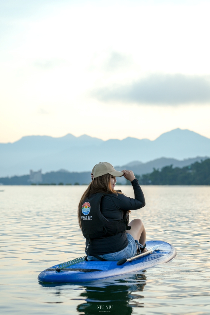 What SUP Instructor划涉立槳｜日月潭SUP體驗教學，超夢幻美到破表的日出團，贈專業單眼、空拍影像紀錄