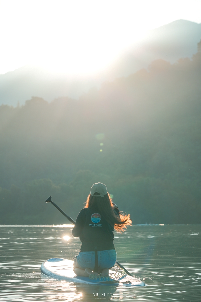 What SUP Instructor划涉立槳｜日月潭SUP體驗教學，超夢幻美到破表的日出團，贈專業單眼、空拍影像紀錄