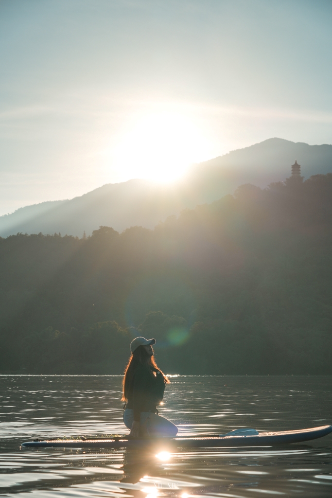 What SUP Instructor划涉立槳｜日月潭SUP體驗教學，超夢幻美到破表的日出團，贈專業單眼、空拍影像紀錄