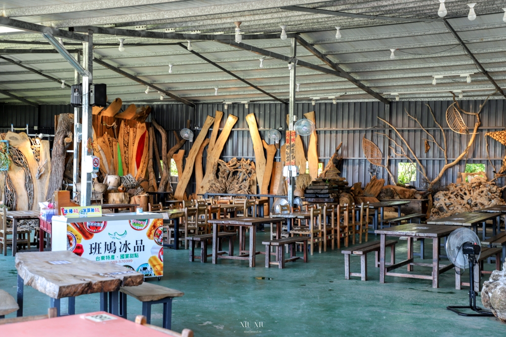 台東鹿野美食｜鹿野大骨麵，超愛這碗紅燒湯頭的好滋味，超霸氣的大骨比我手掌還要長