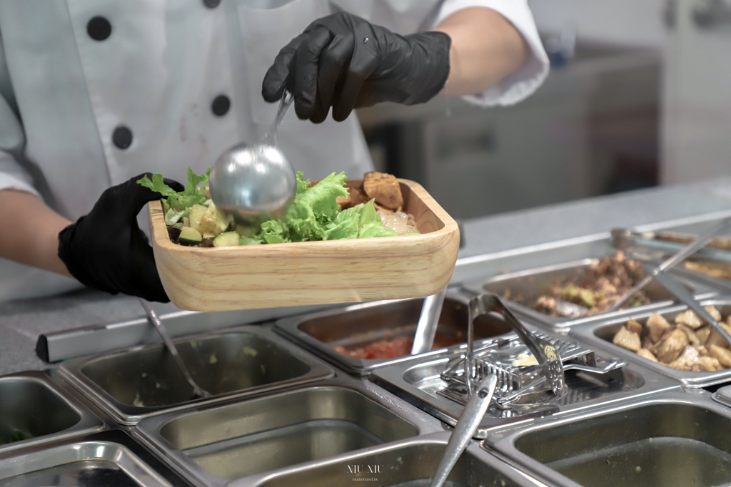 杉SHAN台南成大｜台南輕食餐廳推薦，白系沙拉餐盒餐廳，超過30種主食配菜任搭配，大推執行長最常吃的法式餐盒