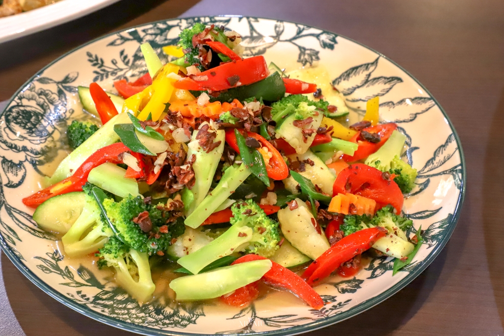 屏東萬巒美食｜老霸子客家餐館，隱藏版巷弄美食推薦，從產地到餐桌的可可風味餐，好吃到令人懷念