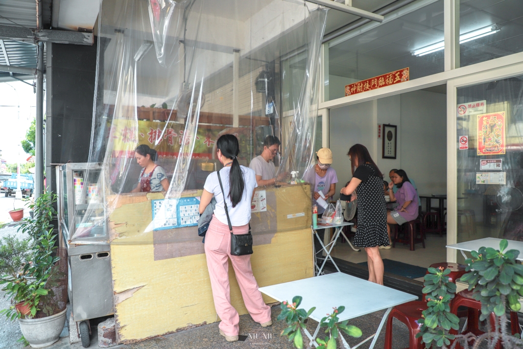 花蓮新城美食｜銘軒小吃店，花蓮人在地的早餐，激省銅板美食推薦，招牌炒米粉必點