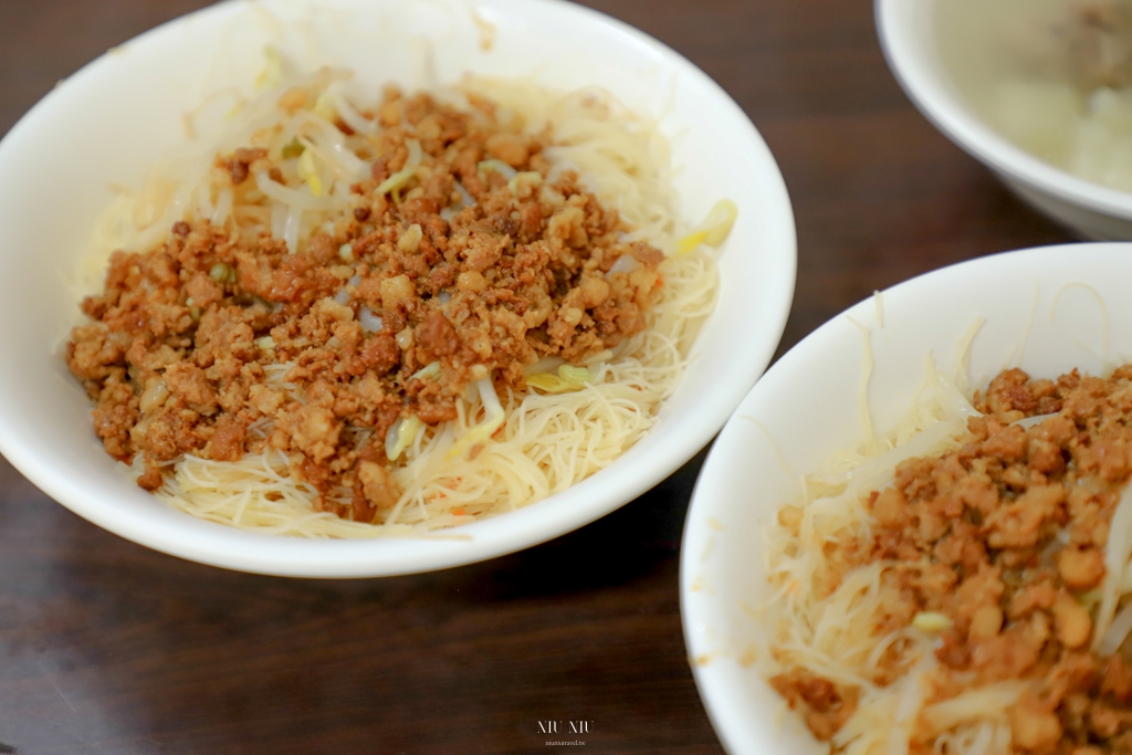 花蓮新城美食｜銘軒小吃店，花蓮人在地的早餐，激省銅板美食推薦，招牌炒米粉必點