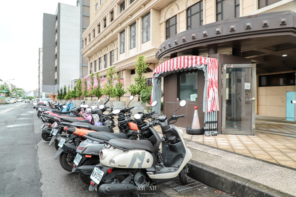 花蓮飯店推薦｜福容大飯店花蓮Fullon Hotel Hualien，海景雙人房就可以輕鬆看日出，全台獨家可樂果主題房開箱，入住就送可樂果、還能免費體驗穿旗袍