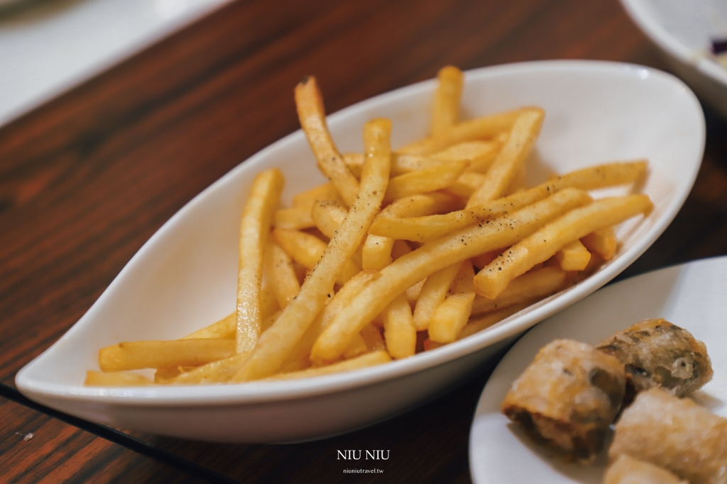 恆春美食推薦｜心花蔬食館(越式)，人氣很高的素食餐廳，大推泰式米線讓我超想回訪