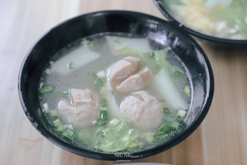 屏東楓港美食推薦｜大陸小吃部-枋山，榨菜肉絲麻醬乾麵真的好吃，小菜滷雞翅也很推薦