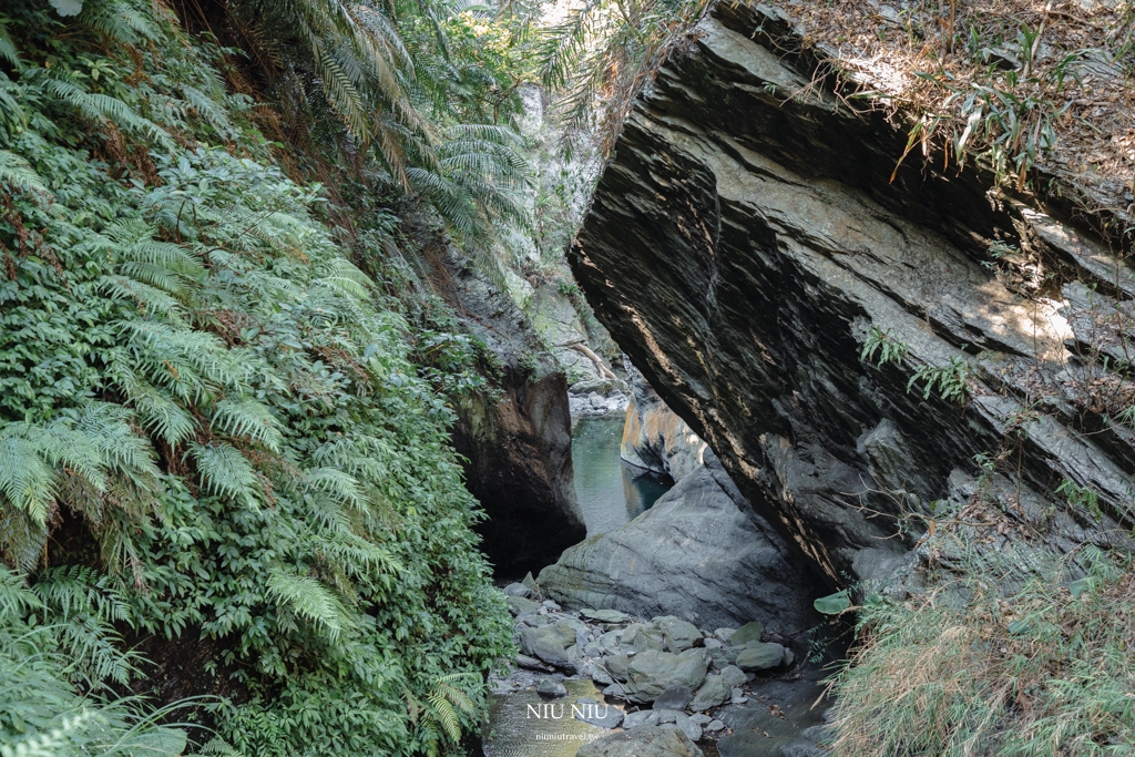 屏東霧台一日遊｜神山部落廚藝學校永續遊程，魯凱族服體驗/大地共食風味餐/天然蜂蠟布手作體驗/傳統文化體驗/神山瀑布巡禮，深入部落旅遊新玩法