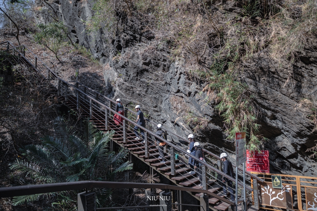 屏東霧台一日遊｜神山部落廚藝學校永續遊程，魯凱族服體驗/大地共食風味餐/天然蜂蠟布手作體驗/傳統文化體驗/神山瀑布巡禮，深入部落旅遊新玩法