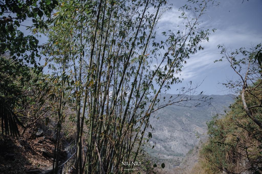 屏東霧台一日遊｜神山部落廚藝學校永續遊程，魯凱族服體驗/大地共食風味餐/天然蜂蠟布手作體驗/傳統文化體驗/神山瀑布巡禮，深入部落旅遊新玩法