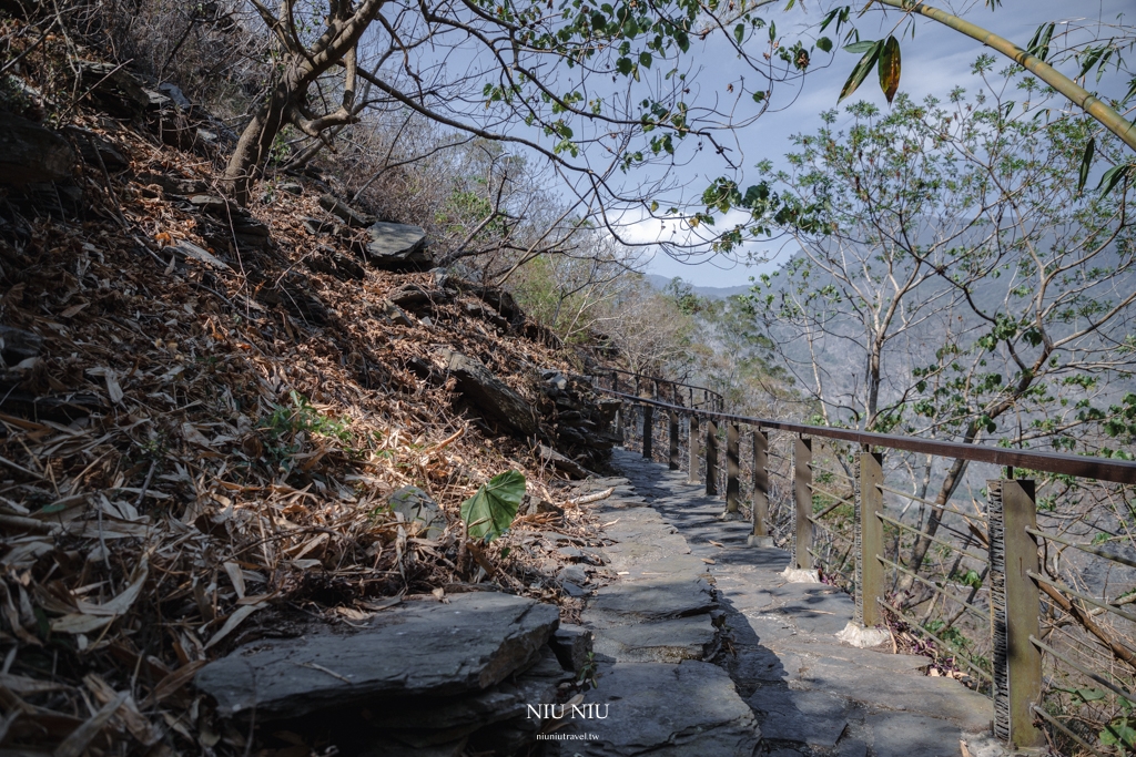 屏東霧台一日遊｜神山部落廚藝學校永續遊程，魯凱族服體驗/大地共食風味餐/天然蜂蠟布手作體驗/傳統文化體驗/神山瀑布巡禮，深入部落旅遊新玩法