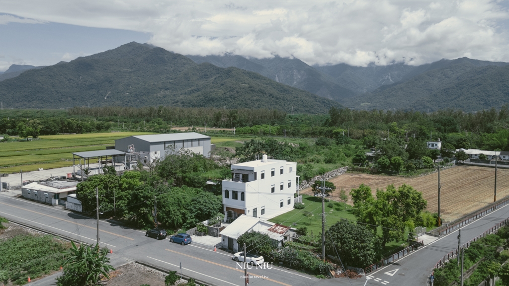 台東池上心繫山嵐｜氛圍感爆棚的侘寂風格旅宿空間，來池上最推薦的心靈放鬆住所，在房內吃早餐就能擁抱山嵐稻穗美景。台東民宿/池上民宿/台九線住宿推薦