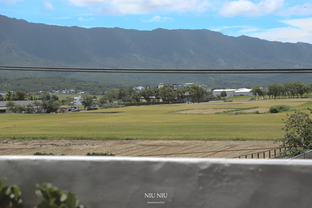 台東池上心繫山嵐｜氛圍感爆棚的侘寂風格旅宿空間，來池上最推薦的心靈放鬆住所，在房內吃早餐就能擁抱山嵐稻穗美景。台東民宿/池上民宿/台九線住宿推薦