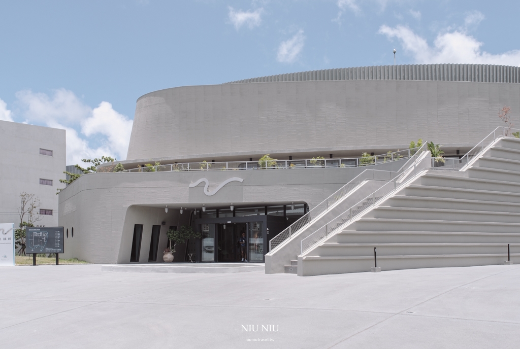 恆春景點｜恆春文化中心民謠館，台灣國境最南最美的藝文空間，墾丁親子景點推薦，免費參觀地下室免費停車！