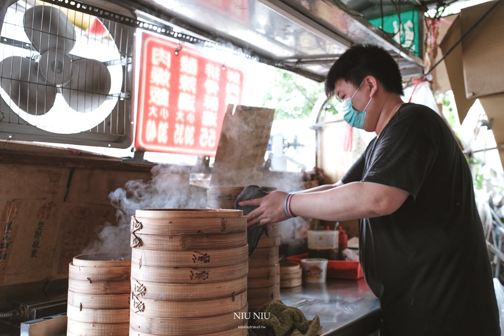 台東隱藏版美食小吃｜亞葆湯包-台東卑南店，鮮肉湯包皮薄肉餡香濃多汁，號稱媲美台東版鼎泰豐