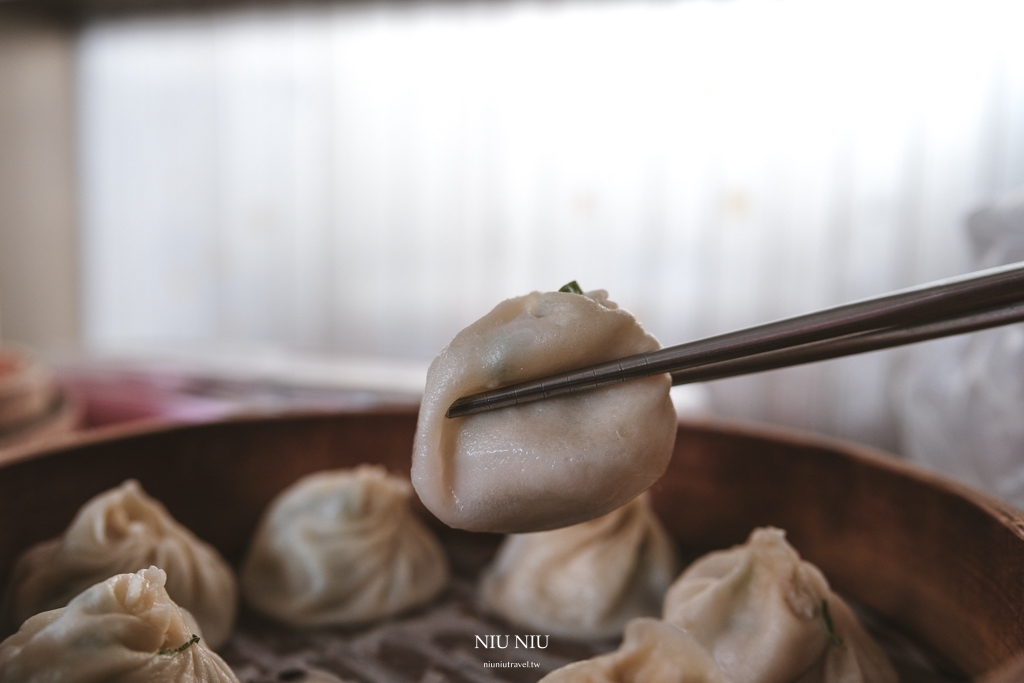 台東隱藏版美食小吃｜亞葆湯包-台東卑南店，鮮肉湯包皮薄肉餡香濃多汁，號稱媲美台東版鼎泰豐