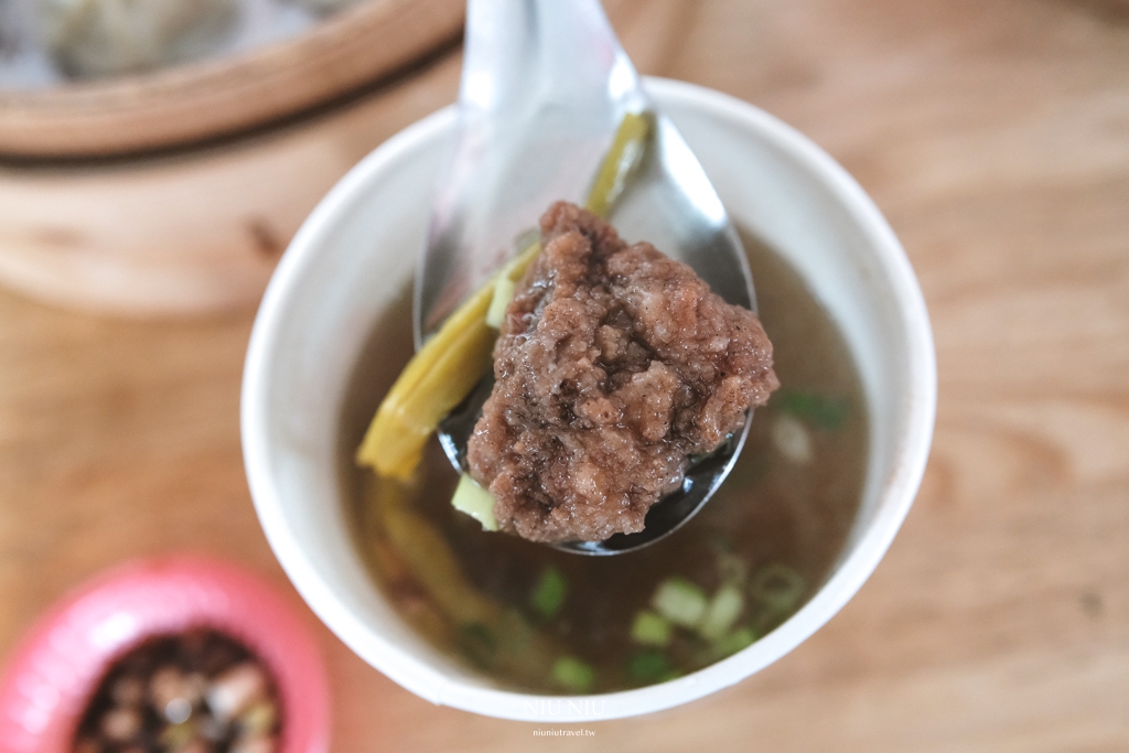 台東隱藏版美食小吃｜亞葆湯包-台東卑南店，鮮肉湯包皮薄肉餡香濃多汁，號稱媲美台東版鼎泰豐