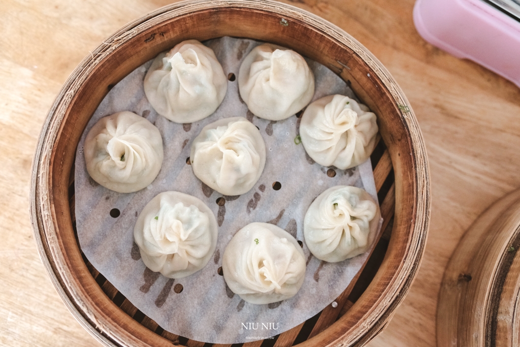 台東隱藏版美食小吃｜亞葆湯包-台東卑南店，鮮肉湯包皮薄肉餡香濃多汁，號稱媲美台東版鼎泰豐