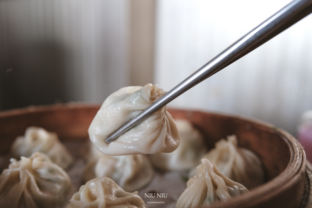 台東隱藏版美食小吃｜亞葆湯包-台東卑南店，鮮肉湯包皮薄肉餡香濃多汁，號稱媲美台東版鼎泰豐