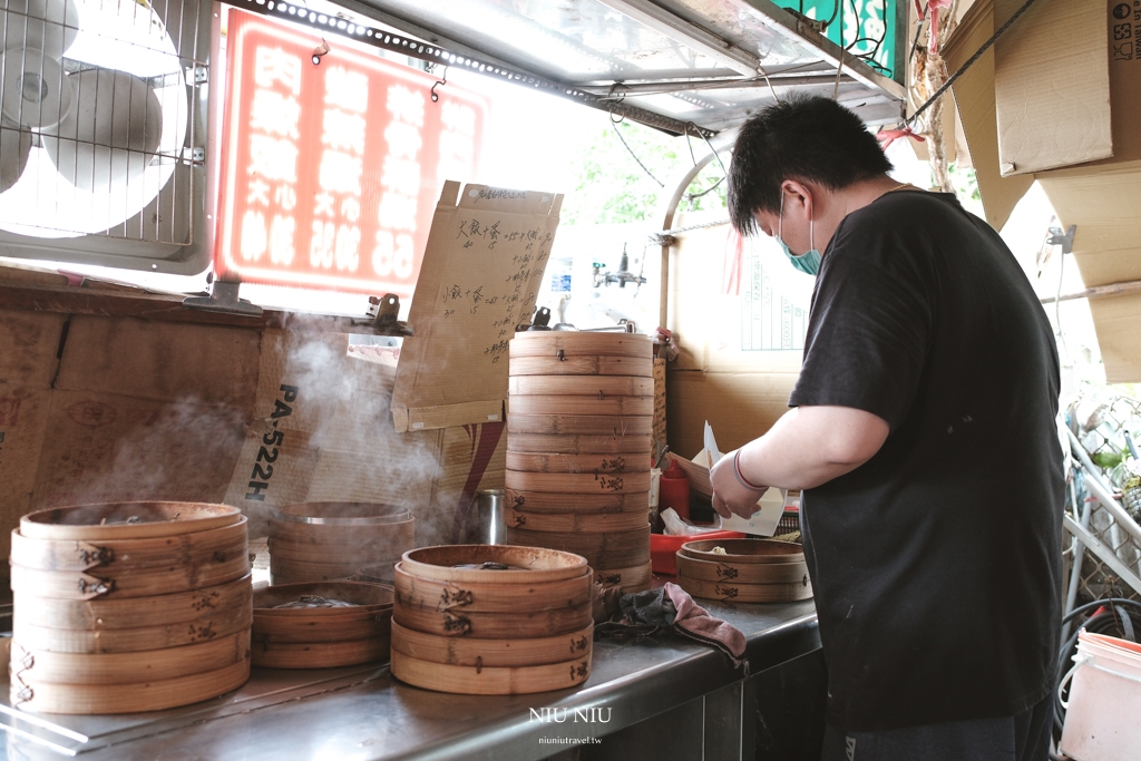 台東隱藏版美食小吃｜亞葆湯包-台東卑南店，鮮肉湯包皮薄肉餡香濃多汁，號稱媲美台東版鼎泰豐