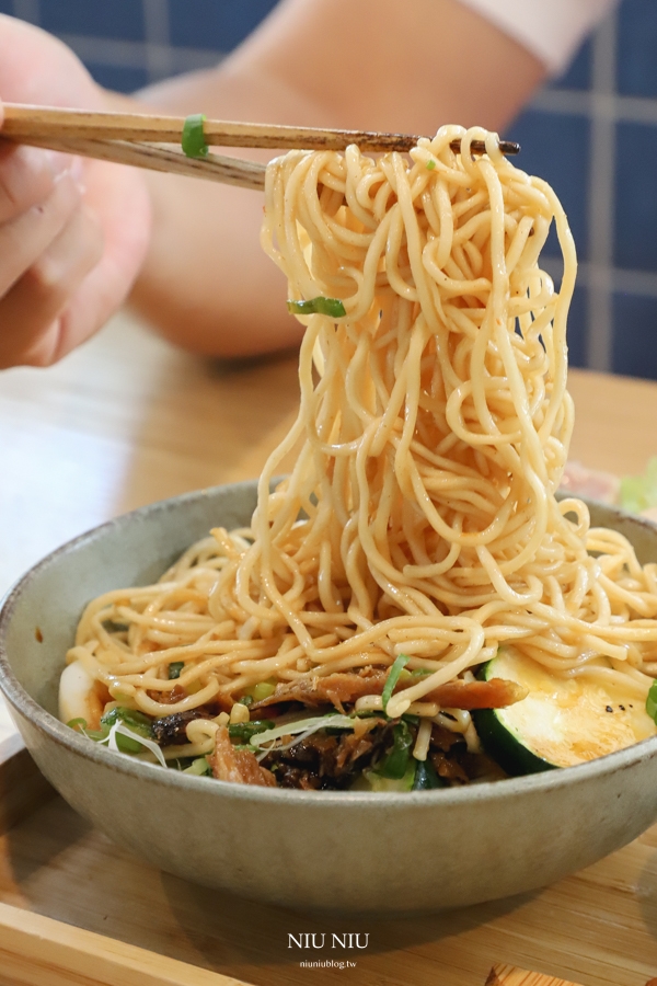 成功海銀行｜台東成功美食，進來土地銀行吃海味套餐，轉角遇見成功鎮漁業文化(含最新菜單)