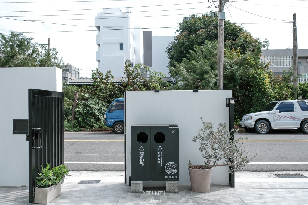 照間民宿 Teruma house｜台東火車站新開幕電梯民宿推薦，輕盈優雅的白灰色寬敞住宿空間 蘊藏著暖心的好人好事