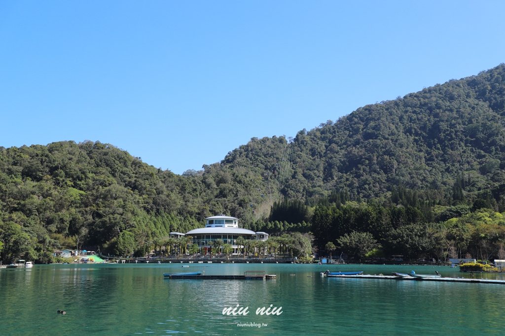 日月潭晶澤會館｜伊達邵住宿推薦，全湖景雙人浴缸景觀套房，一下樓就可以搭船逛伊達邵老街