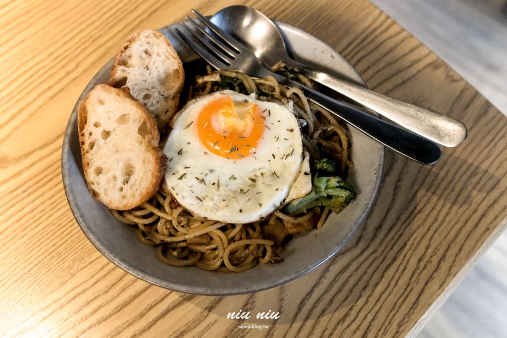 台東早午餐推薦｜好時好日煎焙咖啡，隱身巷弄的人氣美食，永遠吃不膩的可頌三明治