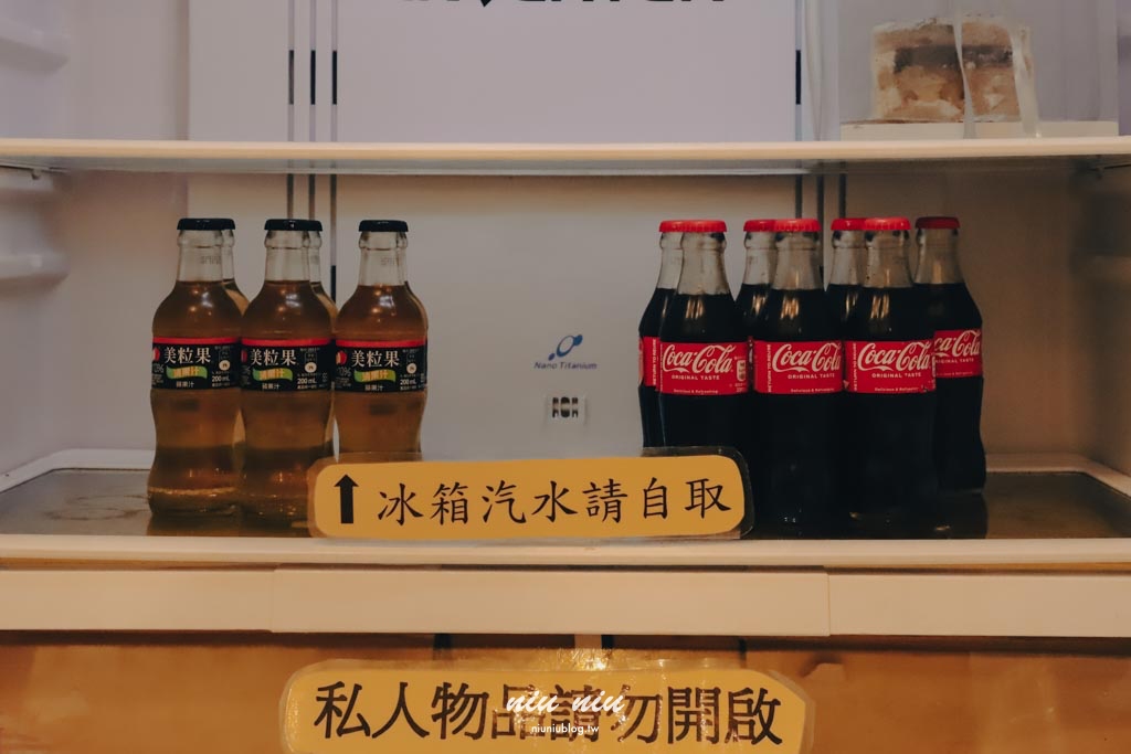 東眠Taitung sleep well｜台東市電梯民宿推薦，不需要濾鏡就很有氛圍感的靜謐旅宿，被讚爆的燈泡梳妝台，房客可免費使用廚房設備
