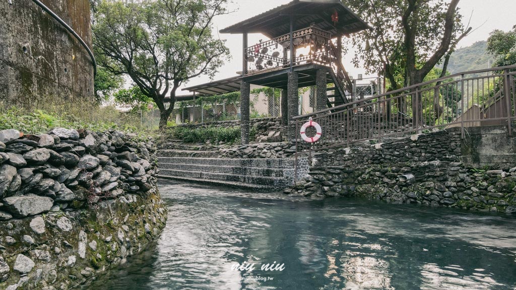 屏東免費景點一日遊｜來義鄉二峰圳，一處親子天然滑水道，適合大人的屏東玩水景點推薦