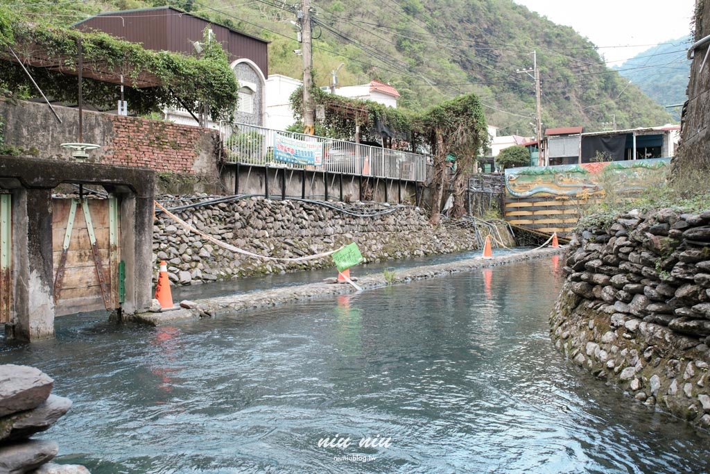 屏東免費景點一日遊｜來義鄉二峰圳，一處親子天然滑水道，適合大人的屏東玩水景點推薦
